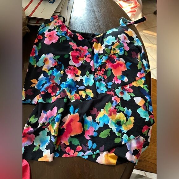 Aquagreen Multifloral Women's UPF 50 V-Neck Angled Tiered Tankini Top NWOT S - Picture 6 of 9